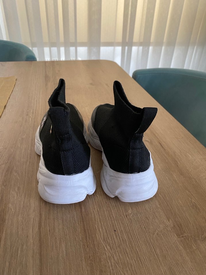 Minnie Baskılı Siyah Kız Çocuk Spor Ayakkabı - Görsel 3