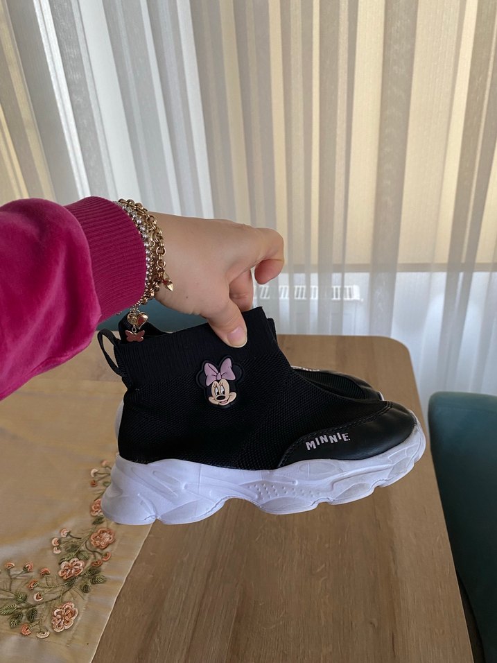 Minnie Baskılı Siyah Kız Çocuk Spor Ayakkabı - Görsel 5