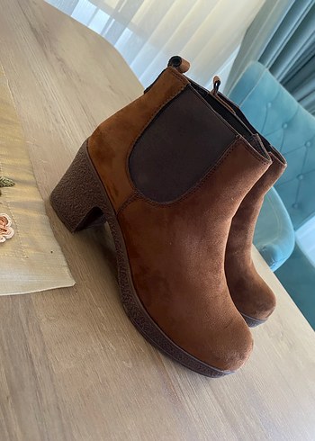 Kahverengi Süet Topuklu Kadın Bot - Görsel 2