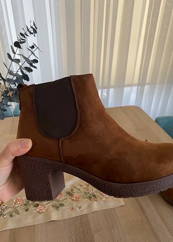Kahverengi Süet Topuklu Kadın Bot - Görsel 3