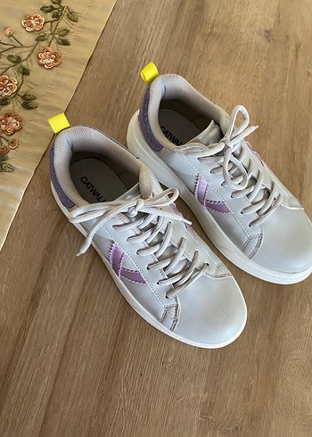 Mor Detaylı Gri Bağcıklı Platform Spor Ayakkabı - Görsel 2