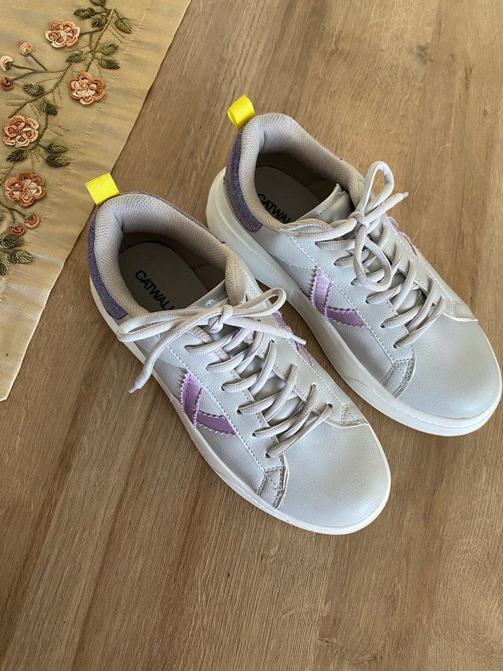 Mor Detaylı Gri Bağcıklı Platform Spor Ayakkabı - Görsel 2