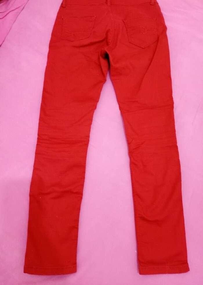 Kırmızı pantolon  - Görsel 2