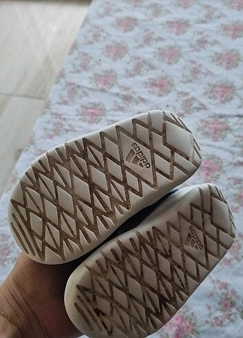 22 Beden Adidas bebek sandalet