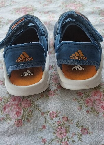 22 Beden mavi Renk Adidas bebek sandalet