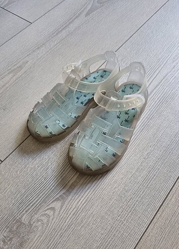 25 Beden Zara kız çocuk sandalet 