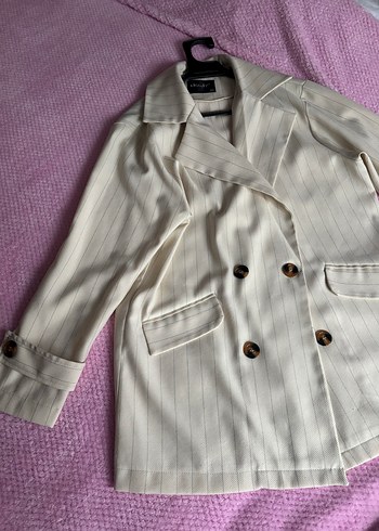 Düğmeli Beyaz Zebra Desenli Kadın Blazer - Görsel 3