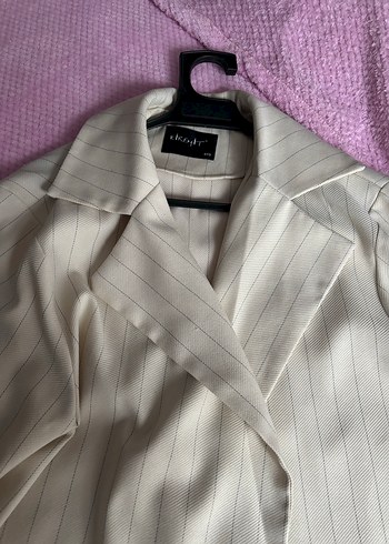 Düğmeli Beyaz Zebra Desenli Kadın Blazer - Görsel 4