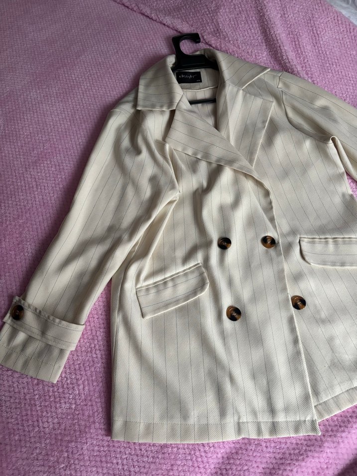 Düğmeli Beyaz Zebra Desenli Kadın Blazer - Görsel 3