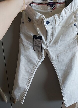 5 Yaş Beden beyaz Renk Etiketli polo marka pantalon satılıktır.