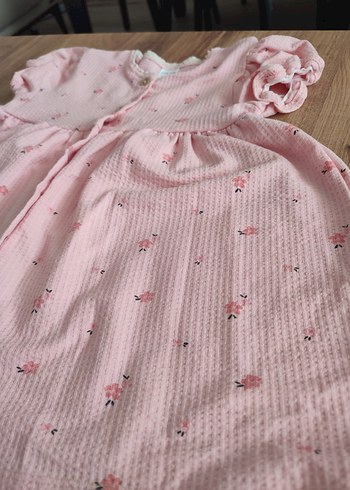 Düğmeli Pembe Kız Elbisesi - Görsel 3