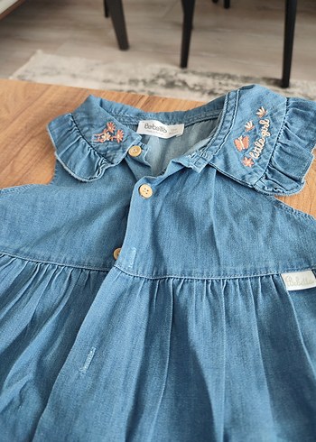 Nakışlı Fırfırlı Kız Kot Elbise - Görsel 2