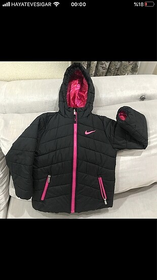 / Son fiyat / Orjinal Nike kız çocuk montu 6 yaş