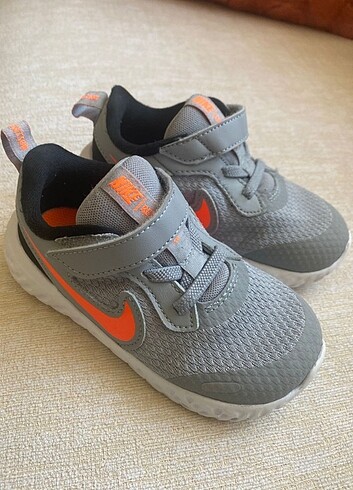 25 numara Nike Revolution spor ayakkabı 