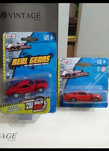 Ford Mustang Boss 2li lot 1:64