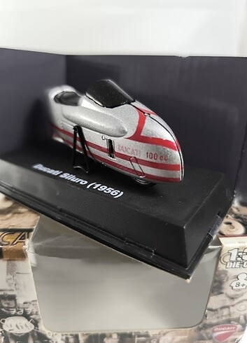  Beden Renk Ducati Siluro 1:32