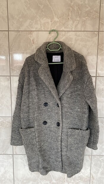 BERSHKA GRİ KABAN
