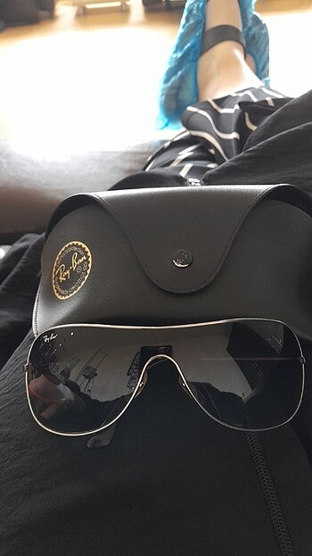 Beden siyah Renk Orjinal Ray Ban hiç sorunu yok hiç kullanilmadi diyebilirim