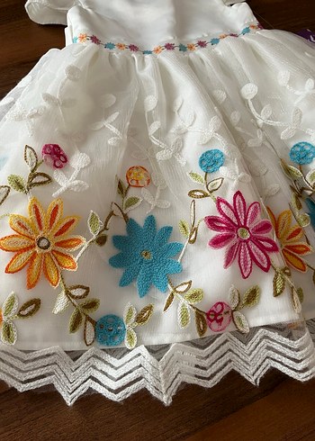 Çiçek Nakışlı Beyaz Kız Çocuk Elbisesi - Görsel 2