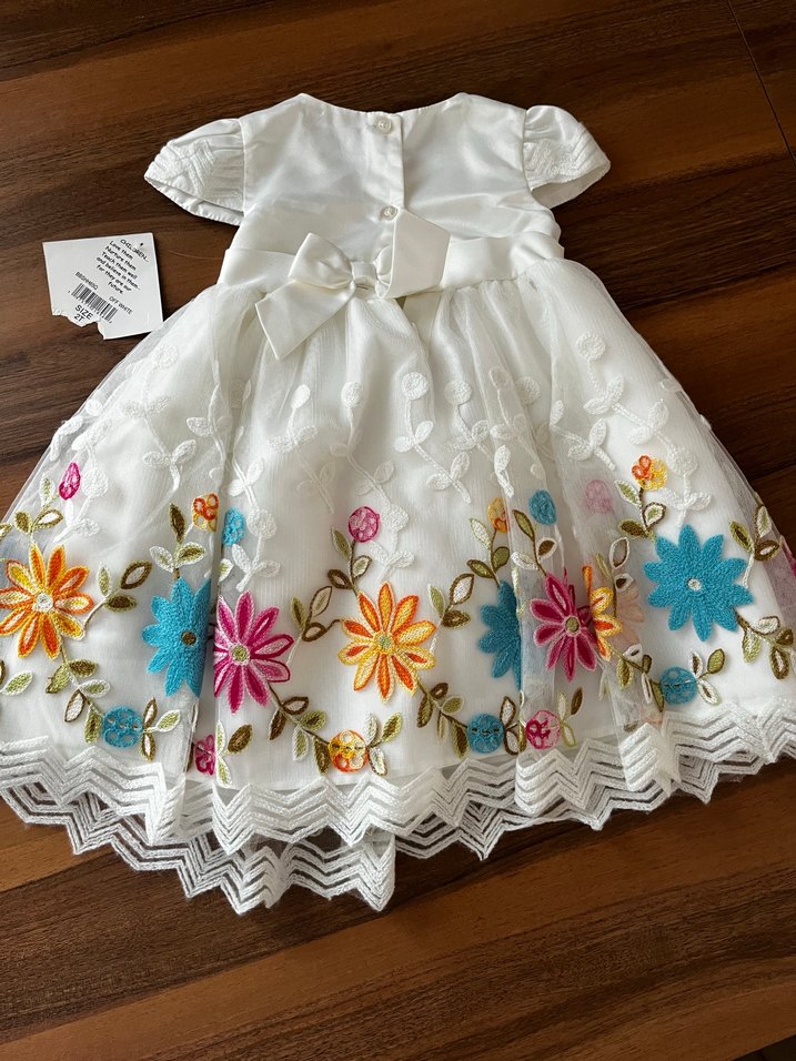 Çiçek Nakışlı Beyaz Kız Çocuk Elbisesi - Görsel 4