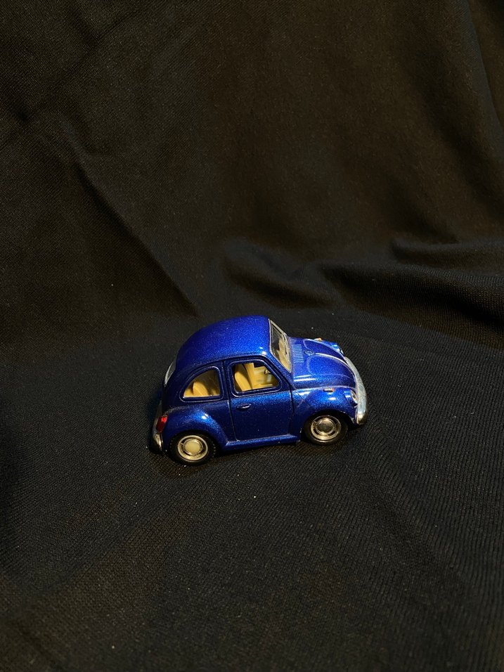 Nostaljik Parlak Mavi Oyuncak Araba - Görsel 2