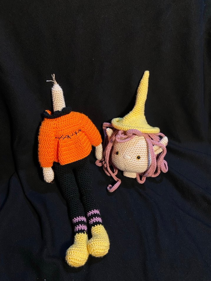 Renkli Sarı Şapkalı Örgü Bebek - Görsel 2