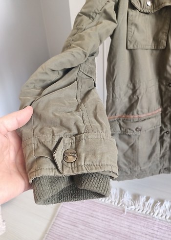 Erkek Çocuk Bej Kamuflaj Desenli Düğmeli Mont - Görsel 3