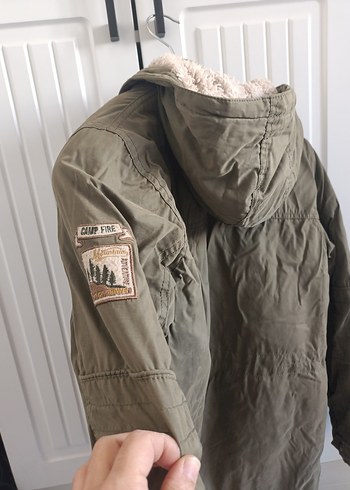 Erkek Çocuk Bej Kamuflaj Desenli Düğmeli Mont - Görsel 2