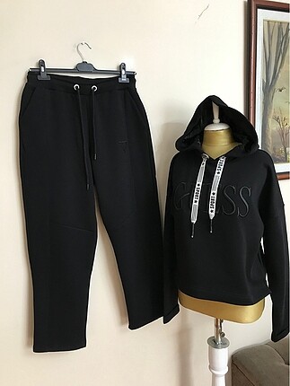 Guess markanın orjinal eşofman takımı