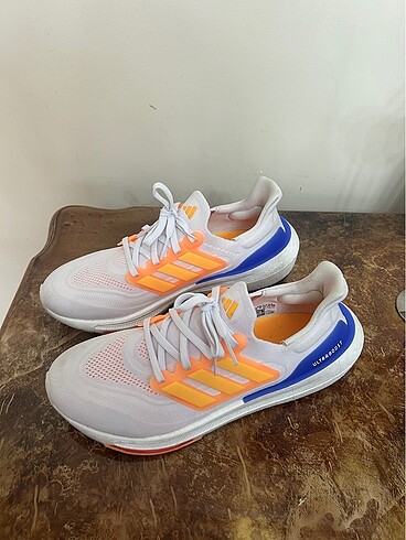 Adidas markanın ORJİNAL erkek spor ayakkabısı