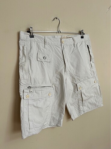 36 Beden DKNY Jeans markanın beyaz renk erkek şortu