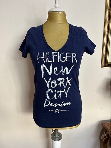 Tommy Hilfiger markanın orjinal tişörtü