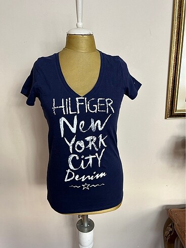 l Beden lacivert Renk Tommy Hilfiger markanın orjinal tişörtü