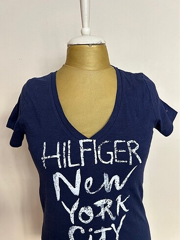 l Beden Tommy Hilfiger markanın orjinal tişörtü
