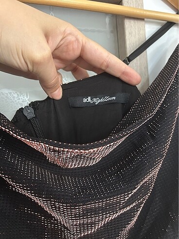 Payetli gece elbisesi - Görsel 3