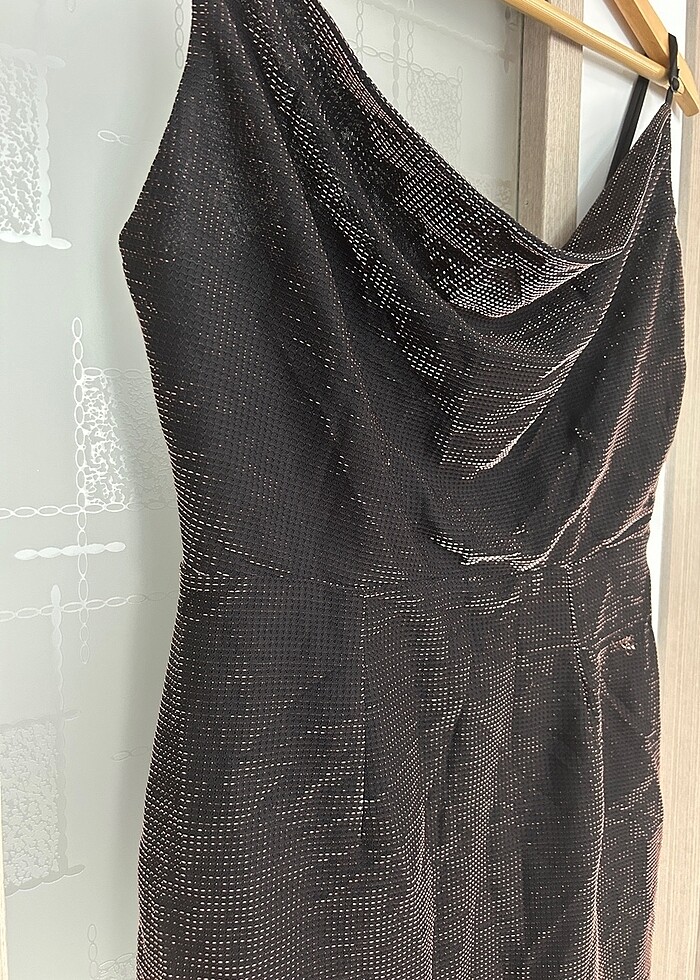 Payetli gece elbisesi - Görsel 2