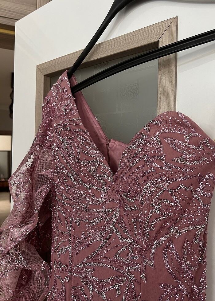 Tek kollu pullu taşlı elbise - Görsel 2