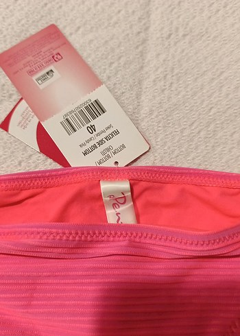 Pembe penti bikini altı