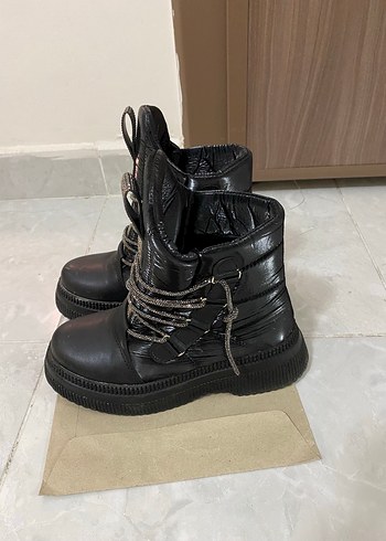 Siyah Deri Kadın Dolgu Topuklu Goth Bot - Görsel 7