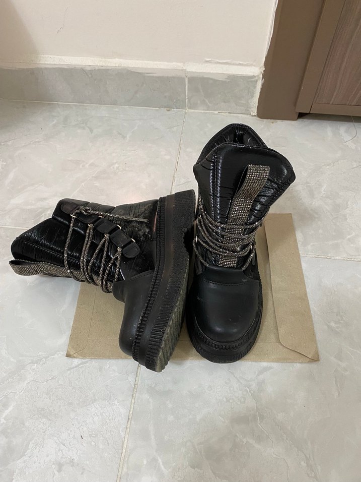 Siyah Deri Kadın Dolgu Topuklu Goth Bot - Görsel 3