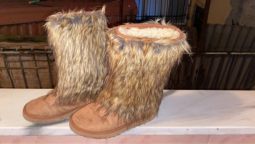 Tüylü UGG