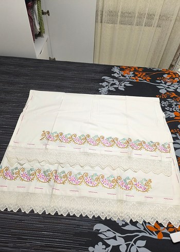 2 adet etek ucu ve 2 adet yastık kılıfı