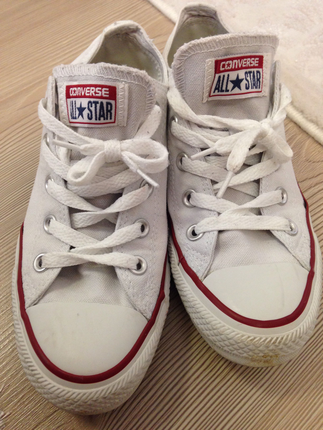 Converse 36,5