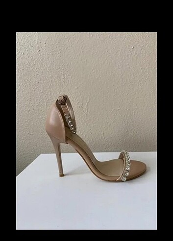 37 Beden Stiletto