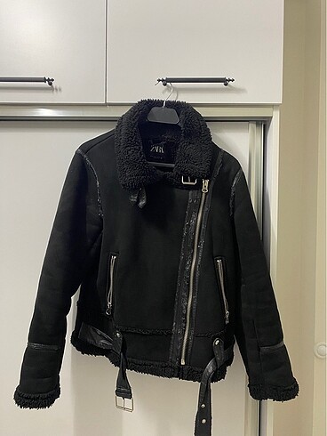 Zara Mont