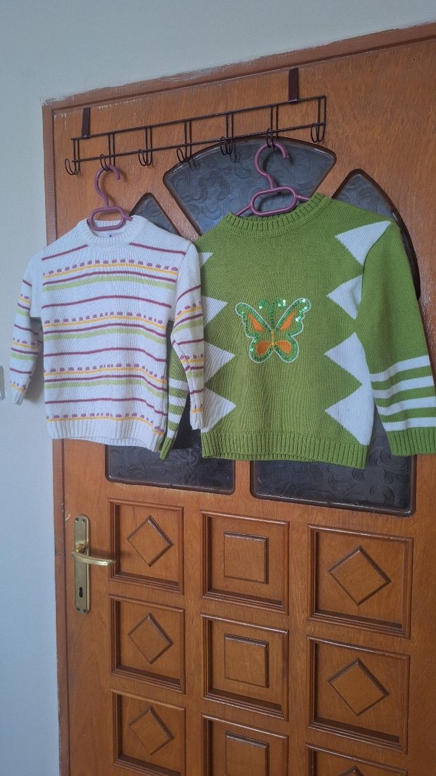 Nakışlı Kelebek Desenli Renkli Kız Kazak - Görsel 3