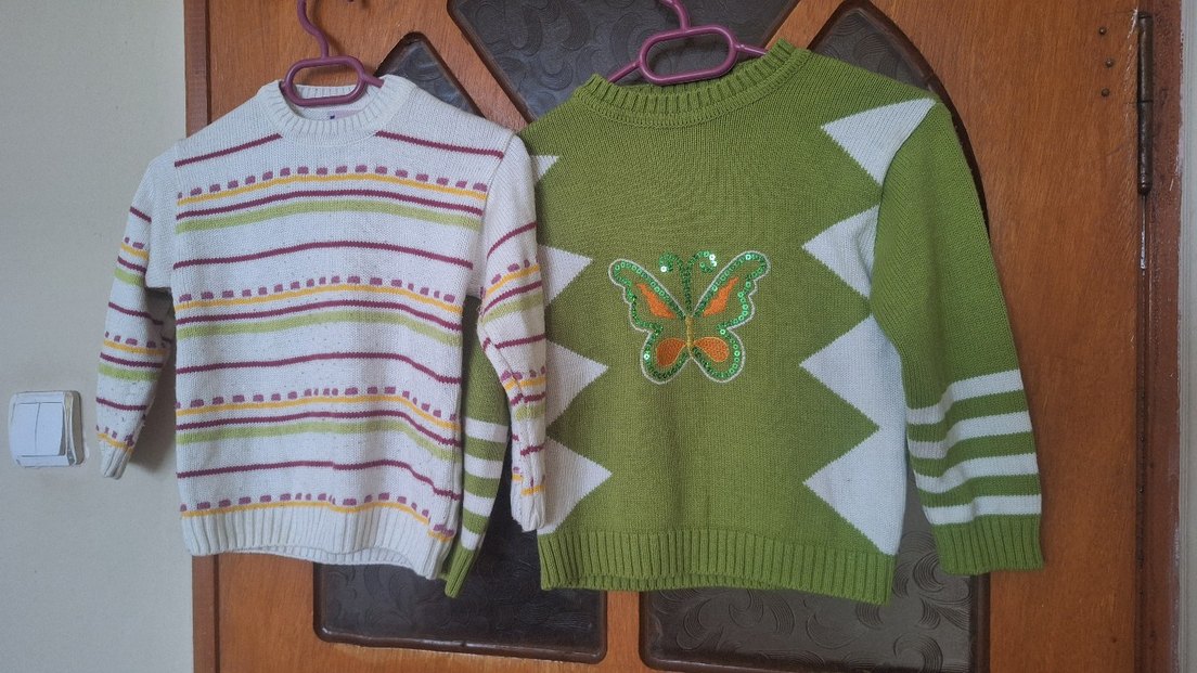 Nakışlı Kelebek Desenli Renkli Kız Kazak - Görsel 2