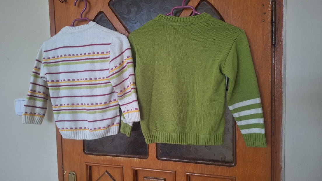 Nakışlı Kelebek Desenli Renkli Kız Kazak - Görsel 4