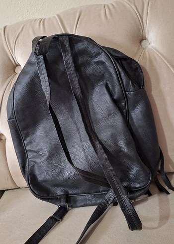 Siyah Deri Püsküllü Kadın Sırt Çantası - Görsel 2