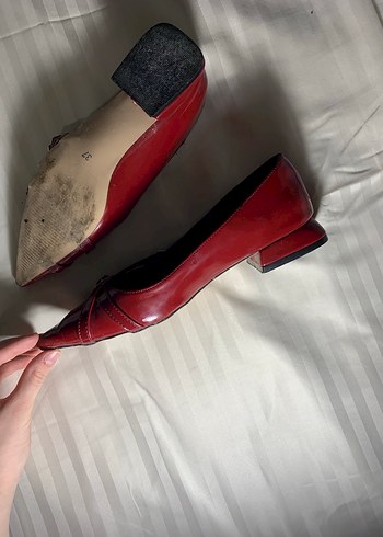 Kırmızı Tokalı İnce Topuklu Kadın Ayakkabı - Görsel 4
